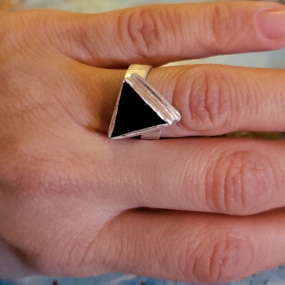 925 Silver Handmade Black Triangle Onyx Ring - Picture 4 of 9
